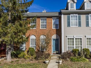 117 Columbus Dr, Franklin Park, NJ