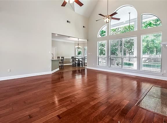 5th image of 775 Sweet Bay Dr