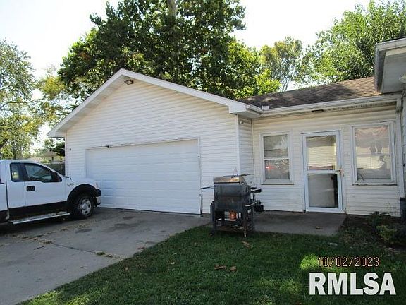 4th image of 1700 S Laramie St