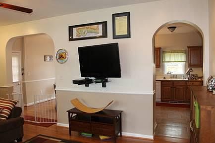 2nd image of 1776 Forest Ave