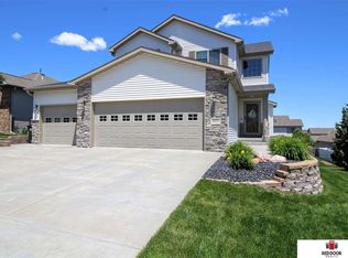 8930 Berg Dr, Lincoln, NE 68505