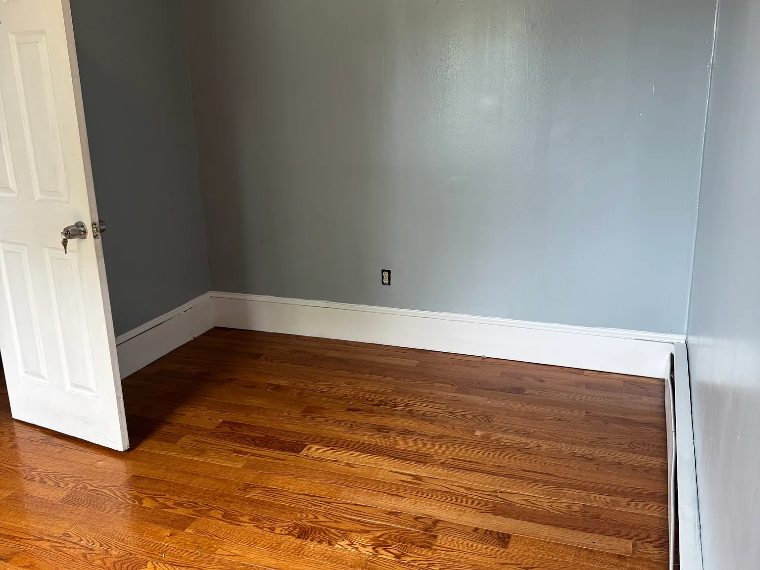 3 bed, $850 — Photo 1