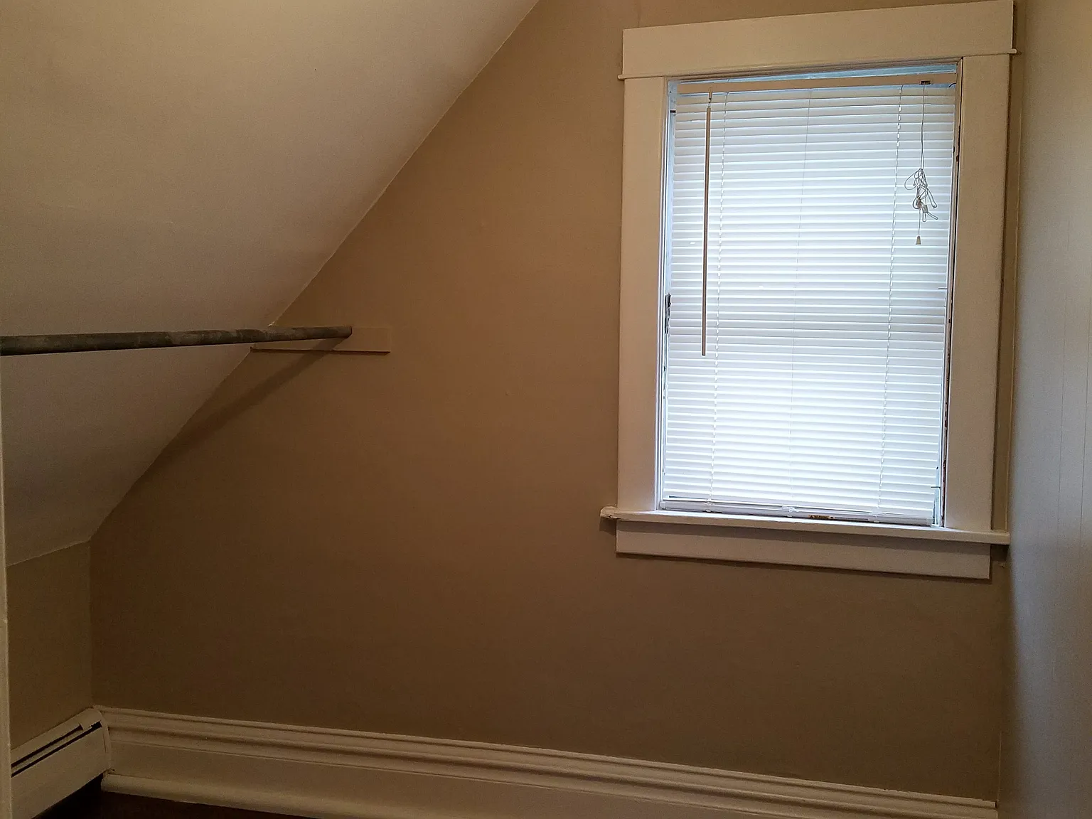 1 bed, 1074 sqft, $825 — Photo 4