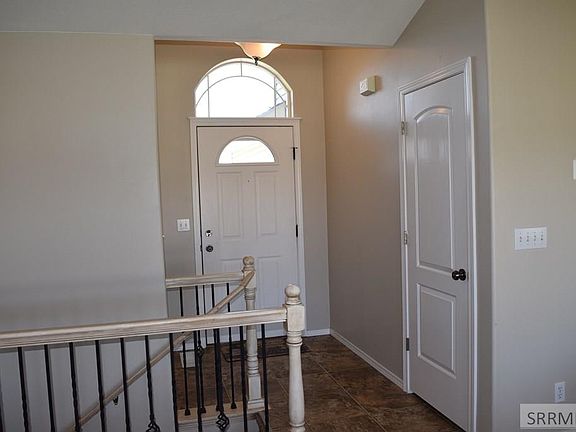 2nd image of 1735 Strawberry Pl