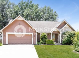 325 SW Marsh Wren St, Lees Summit, MO 64082