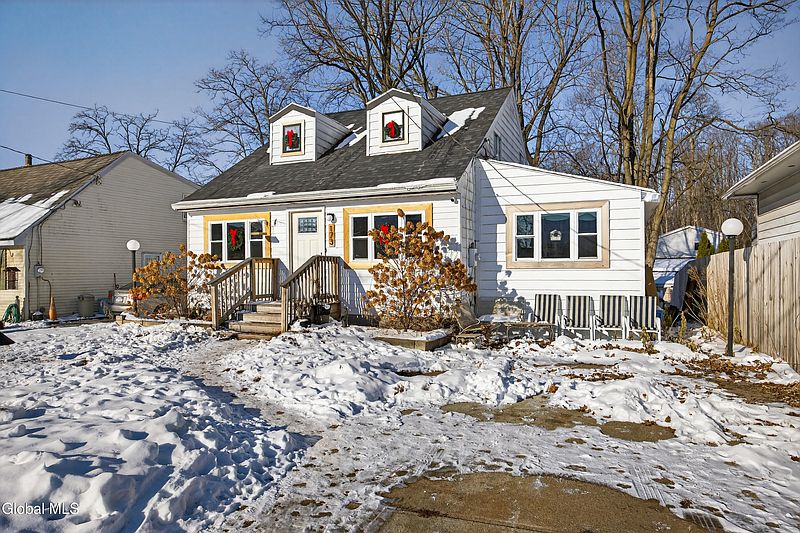 3rd image of 173 Ward Avenue