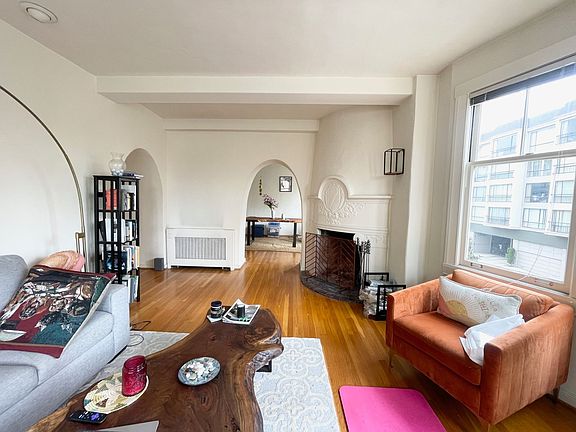 4th image of 2105 Pacific Ave #203