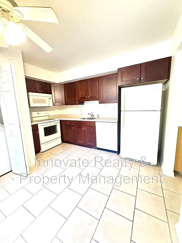 3 bed, 2.5 bath, 1466 sqft, $2,500 — Photo 4