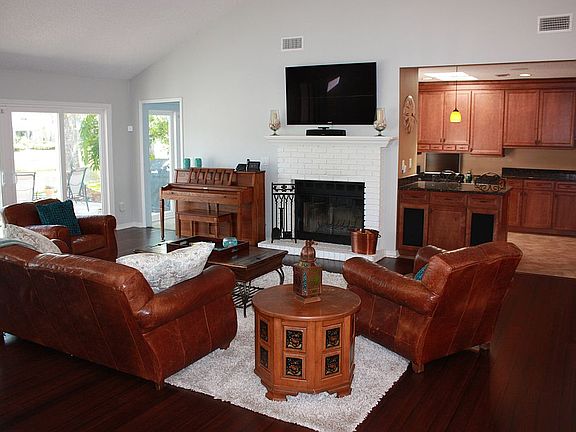 4th image of 2022 Palmetto Point Dr