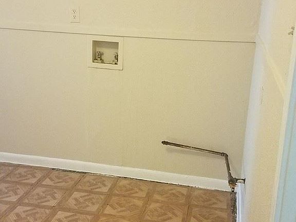 4th image of 2255 Burnet St