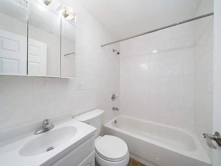 413-415 9th St #302 — Photo 7