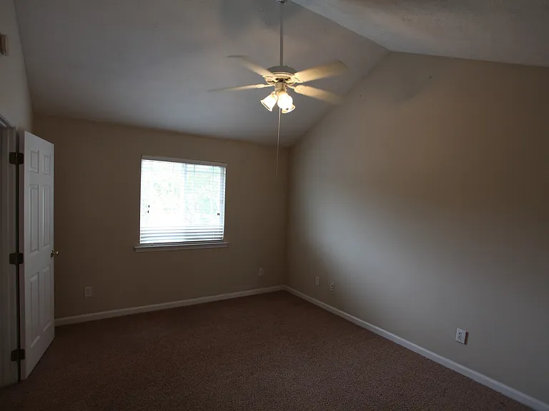 348 Jack Hampton Dr — Photo 3