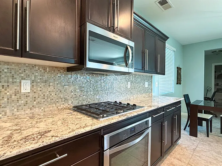 3060 Morris Ave — Photo 6
