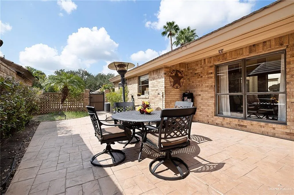 3 bed, 2.5 bath, 2412 sqft, $3,100 — Photo 3