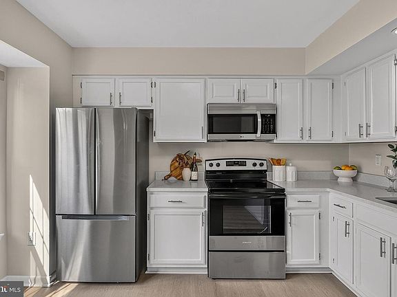 3rd image of 3388 Garrison Cir