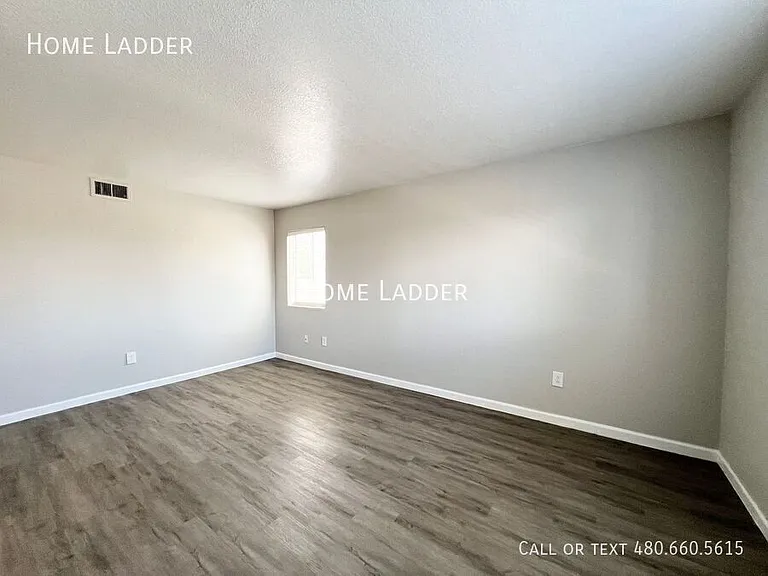 4959 S Park Ave #104 — Photo 1