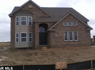 53833 Edgewood Dr #37, South Lyon, MI 48178