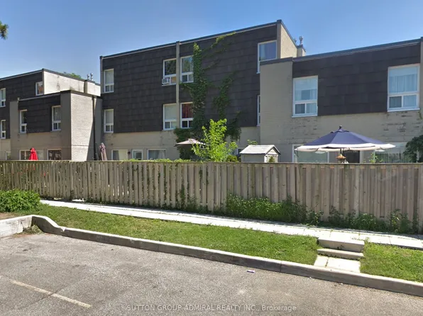 21 Four Winds Dr #11, Toronto, ON M3J 1K7