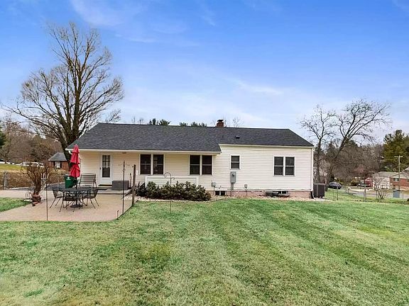 4th image of 1403 Crestview Dr