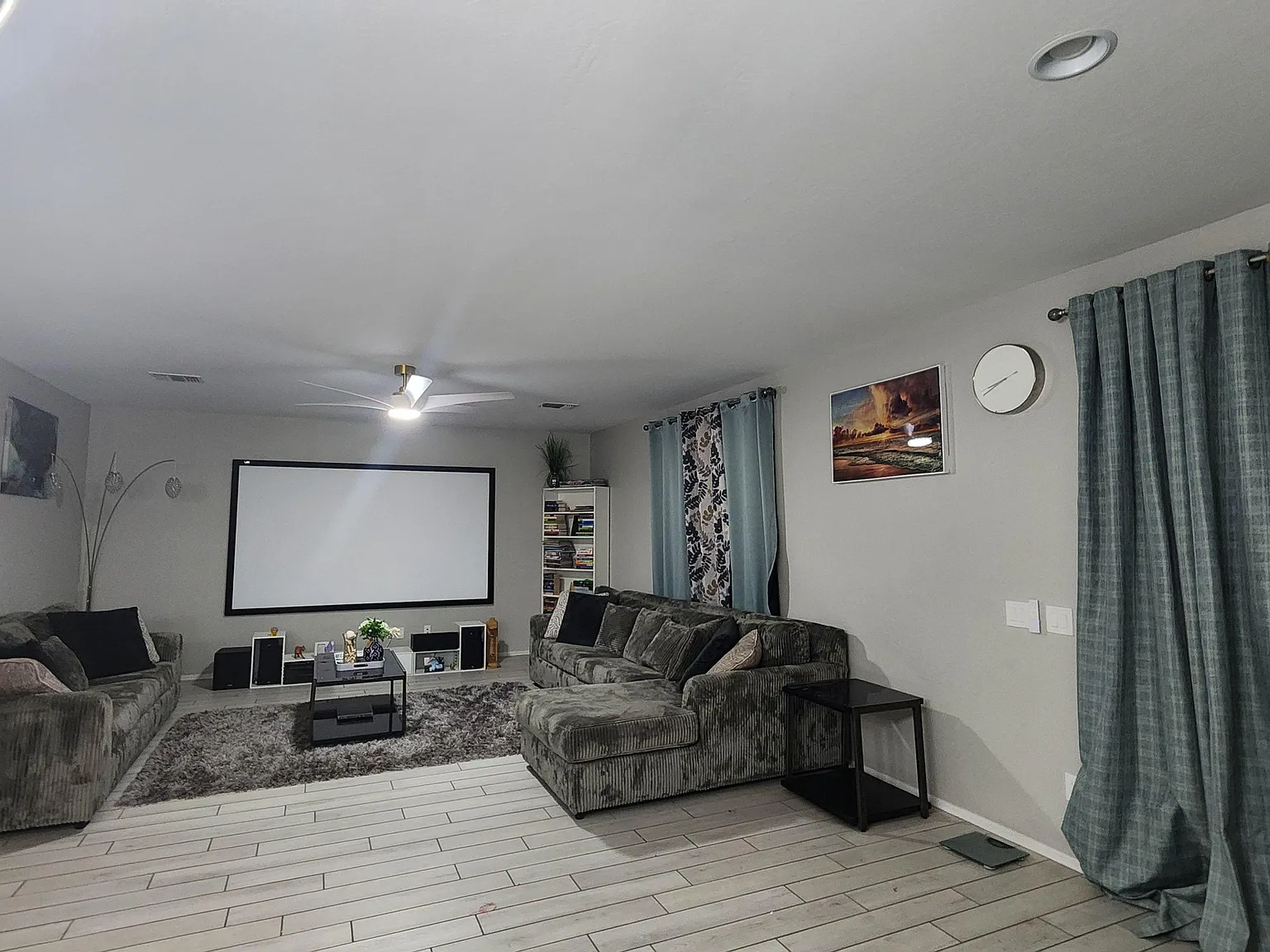 4 bed, 2.0 bath, 2630 sqft, $1,001 — Photo 3