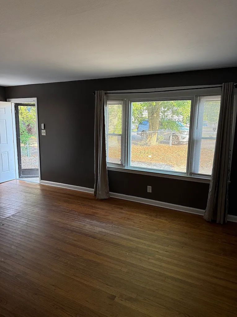 3 bed, 1000 sqft, $1,390 — Photo 4