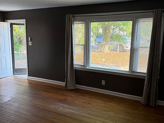4th image of 2032 Dunham Cir