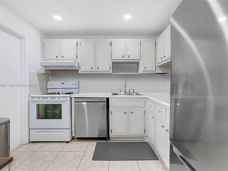 950 Hillcrest Dr #212 — Photo 19