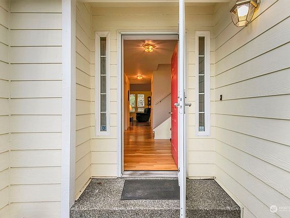 Enter to hardwood floors. Living room on the right, bedroom or den/office on the left.>