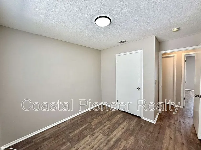1242 Coolmont Dr — Photo 16
