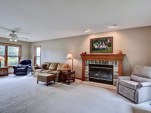 3rd image of 1412 Wolf Dr