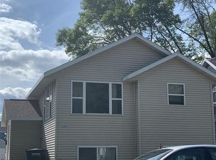 1003 Wright St, Oshkosh, WI 54901