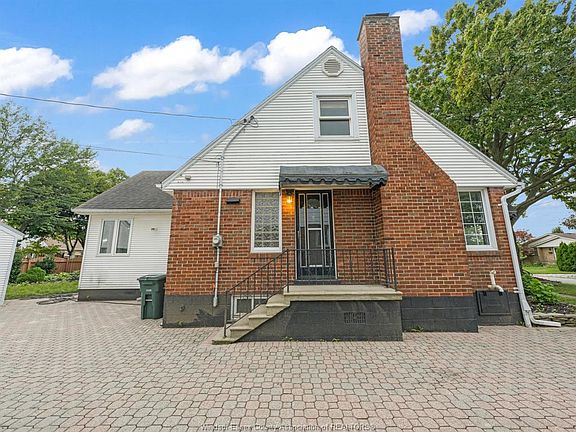 3rd image of 2584 Chilver Rd