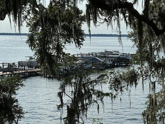 COMMUNITY DOCK