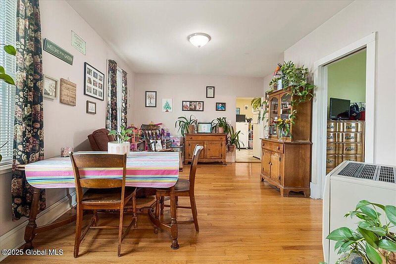 3rd image of 137 Paine Street
