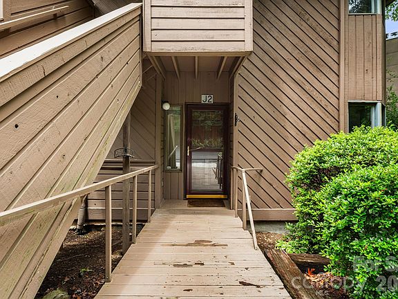 5th image of 305 Piney Mountain Dr APT J2