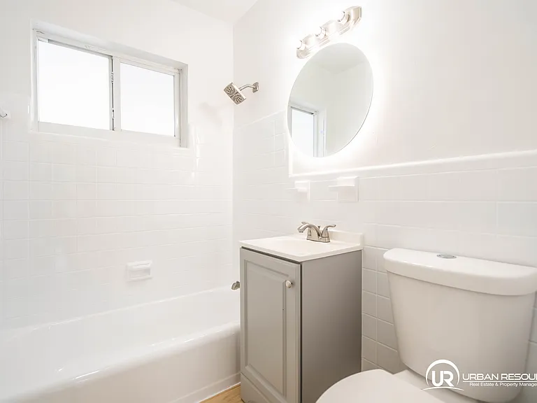 1750 S Treasure Dr #8 — Photo 25