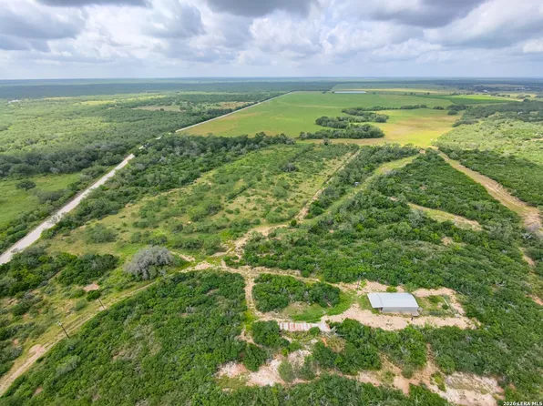 8711 County Road 1301, Moore, TX 78057