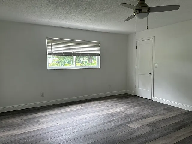 1405 Stewart Blvd — Photo 40