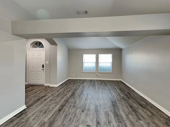 2nd image of 1240 Old Oak Dr #1