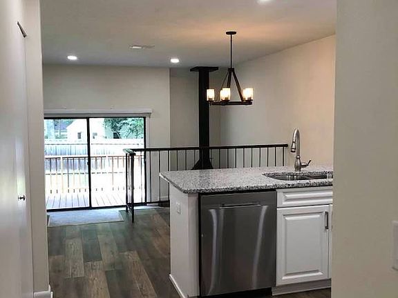 4th image of 2809 SE 17th St #2809