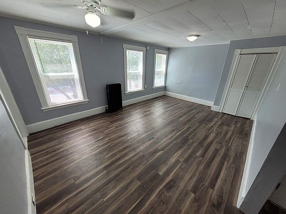 2nd image of 1279 Elm St #1297-15