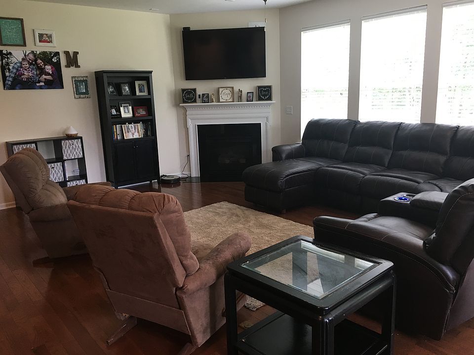 2nd image of 1101 Farmers Branch Rd