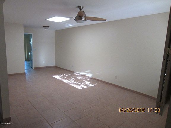 2nd image of 936 N Venice Ave