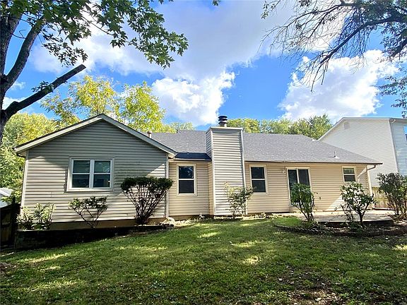 3rd image of 1063 Riverwood Place Dr