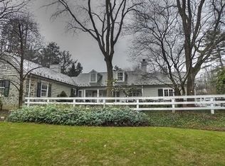 7000 Gates Rd, Gates Mills, OH 44040