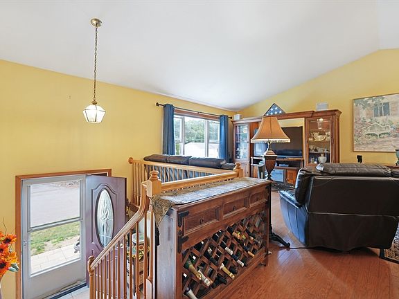 5th image of 106 Alicia Dr