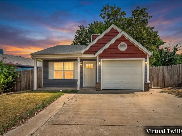 204 NW J St, Bentonville, AR 72712