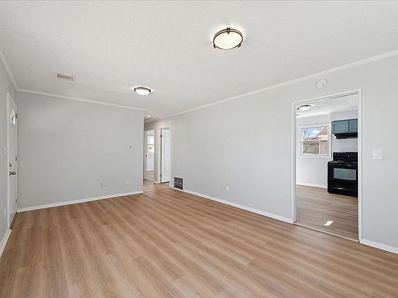 4th image of 415 Mayfair Blvd