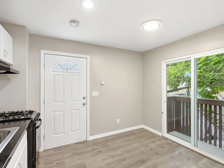 554 Ritchey St — Photo 10
