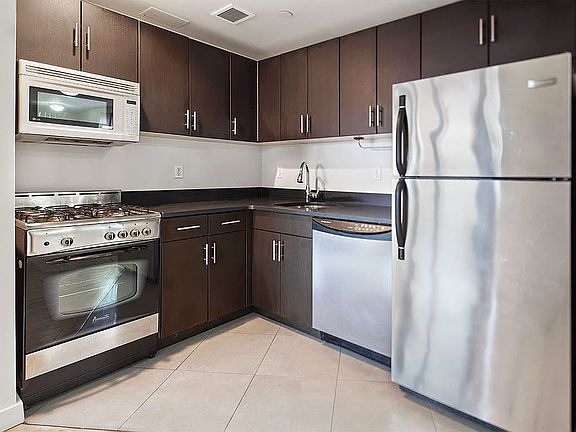 3rd image of 1810 3rd Ave APT B9d